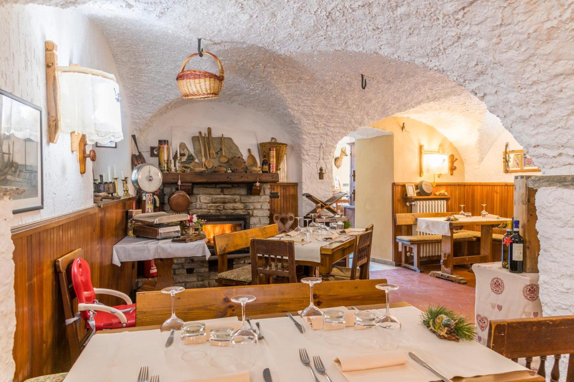 La Placette - Albergo Diffuso E Trattoria Usseaux Dış mekan fotoğraf