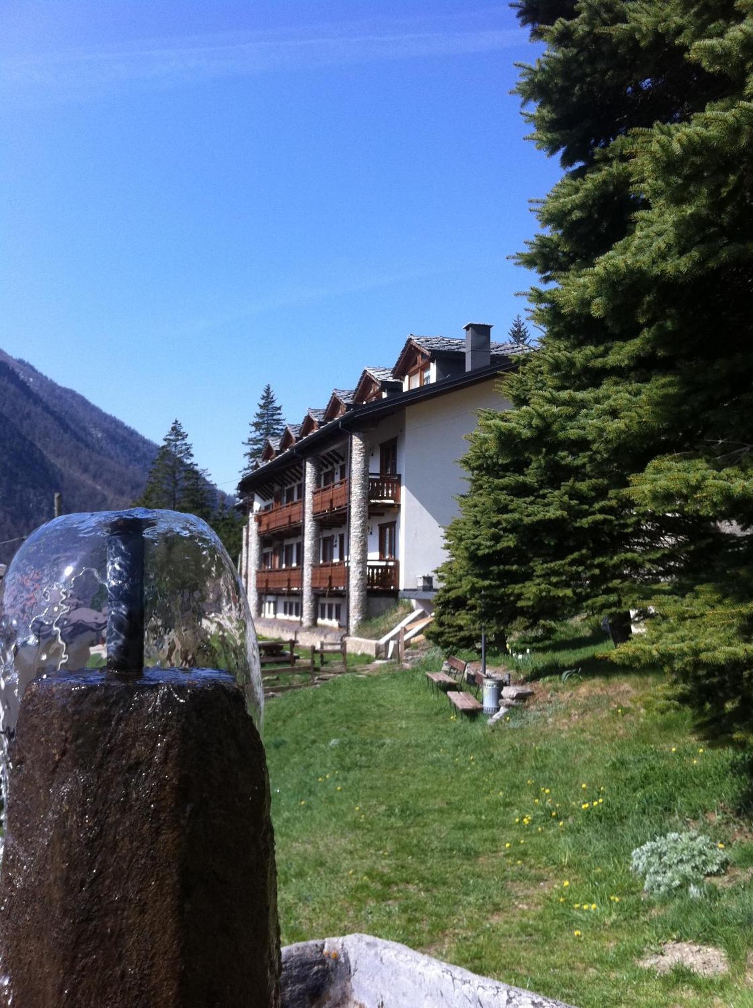 La Placette - Albergo Diffuso E Trattoria Usseaux Dış mekan fotoğraf