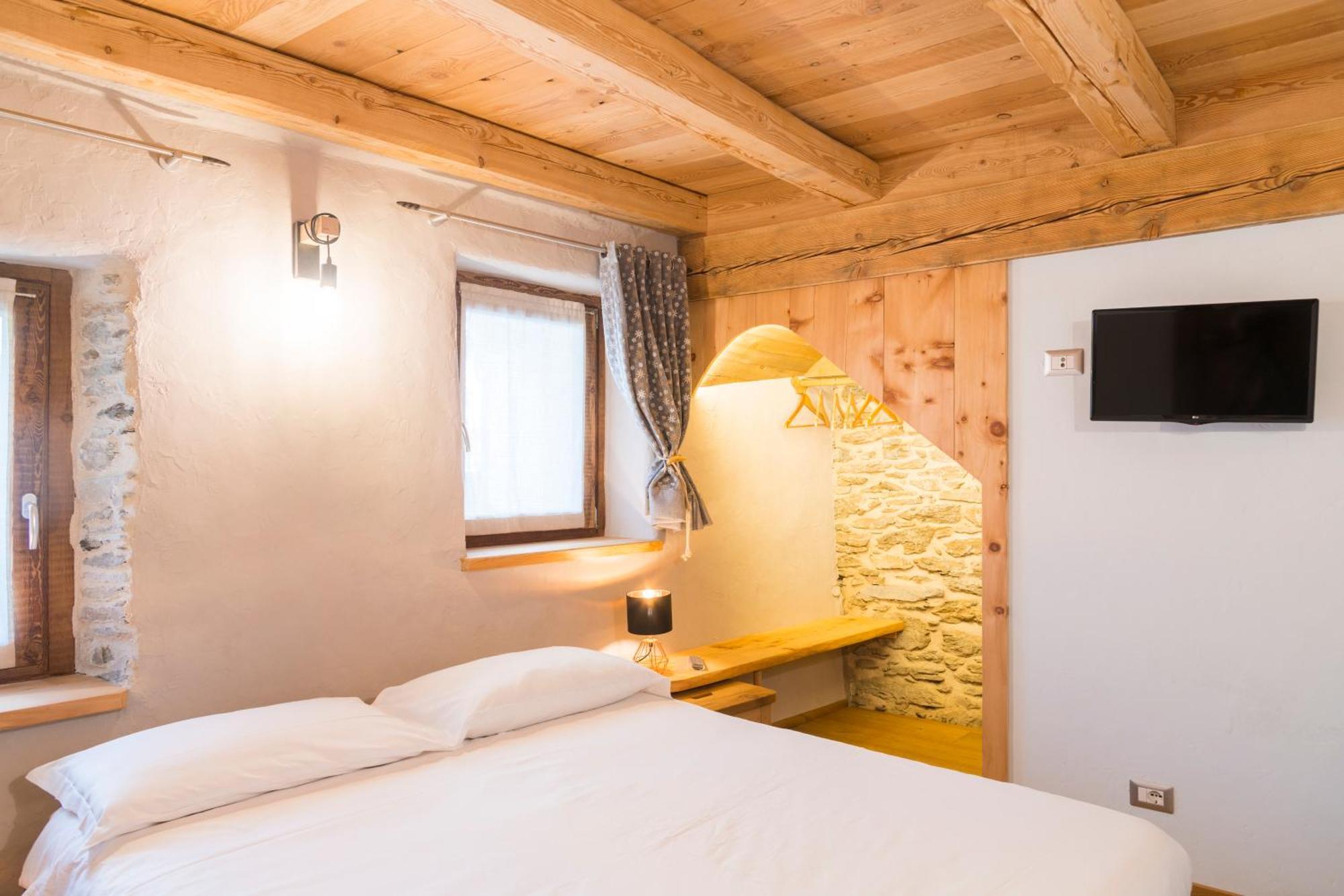 La Placette - Albergo Diffuso E Trattoria Usseaux Dış mekan fotoğraf