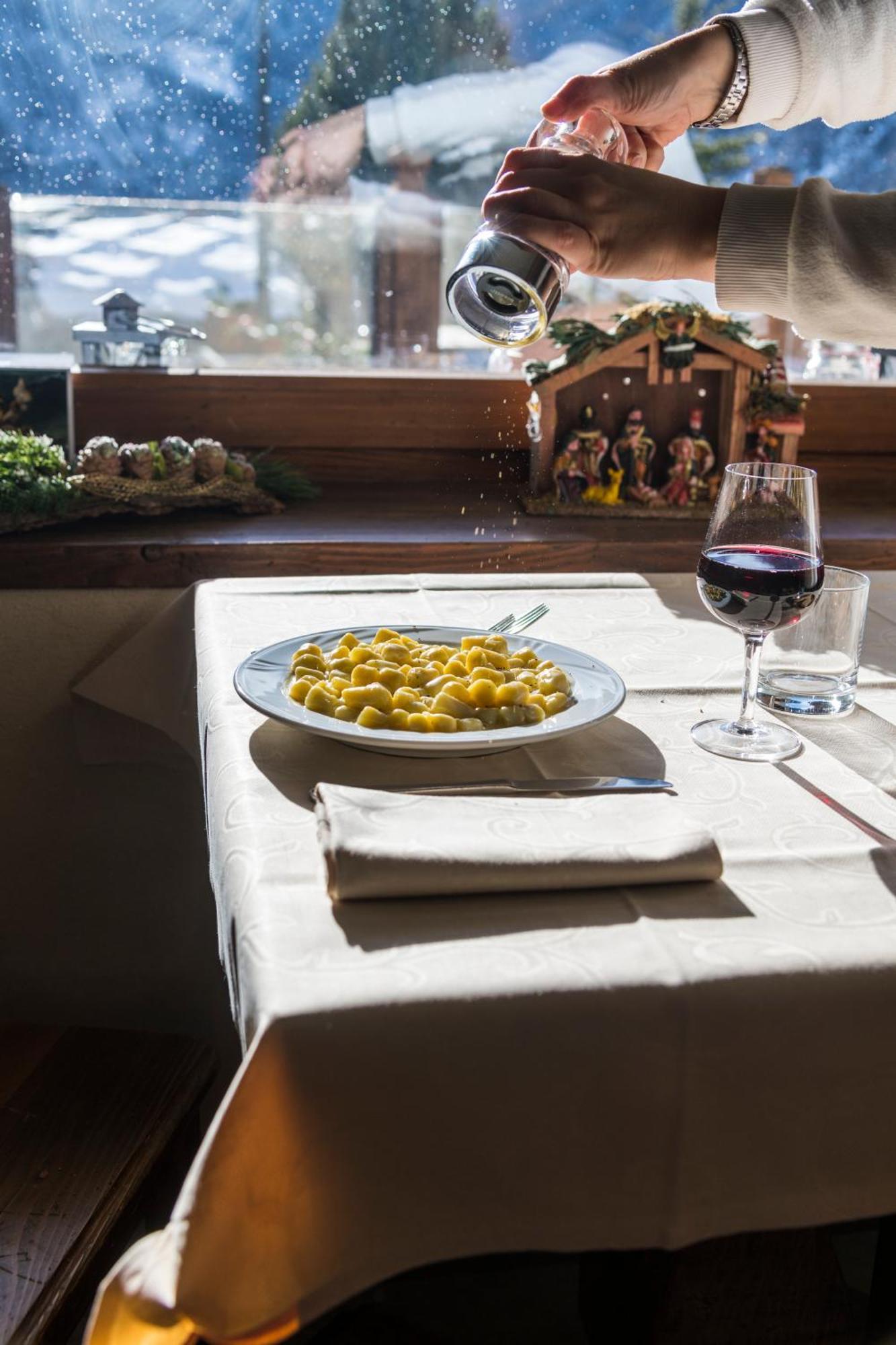 La Placette - Albergo Diffuso E Trattoria Usseaux Dış mekan fotoğraf